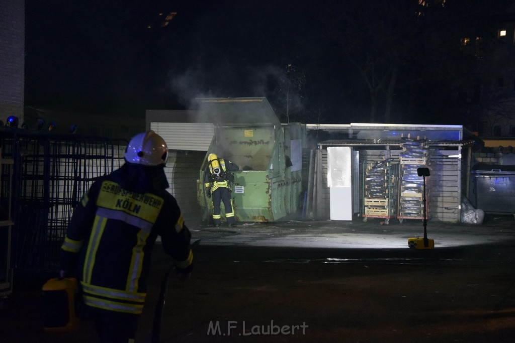 Feuer Papp Presscontainer Koeln Hoehenberg Bochumerstr P028.JPG - Miklos Laubert